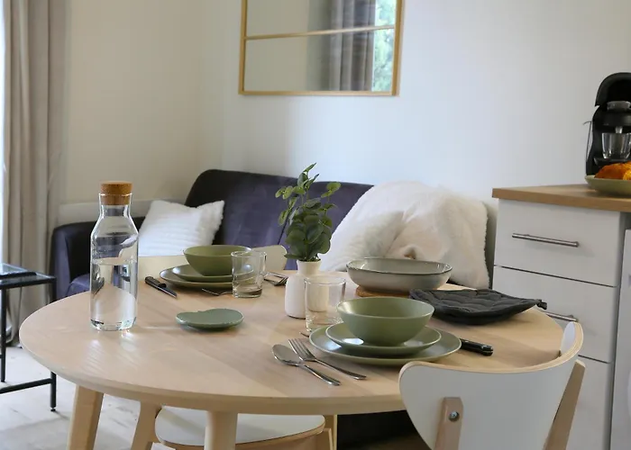 Expat Renting - Le Pastel - Netflix - Zenith Apartment *